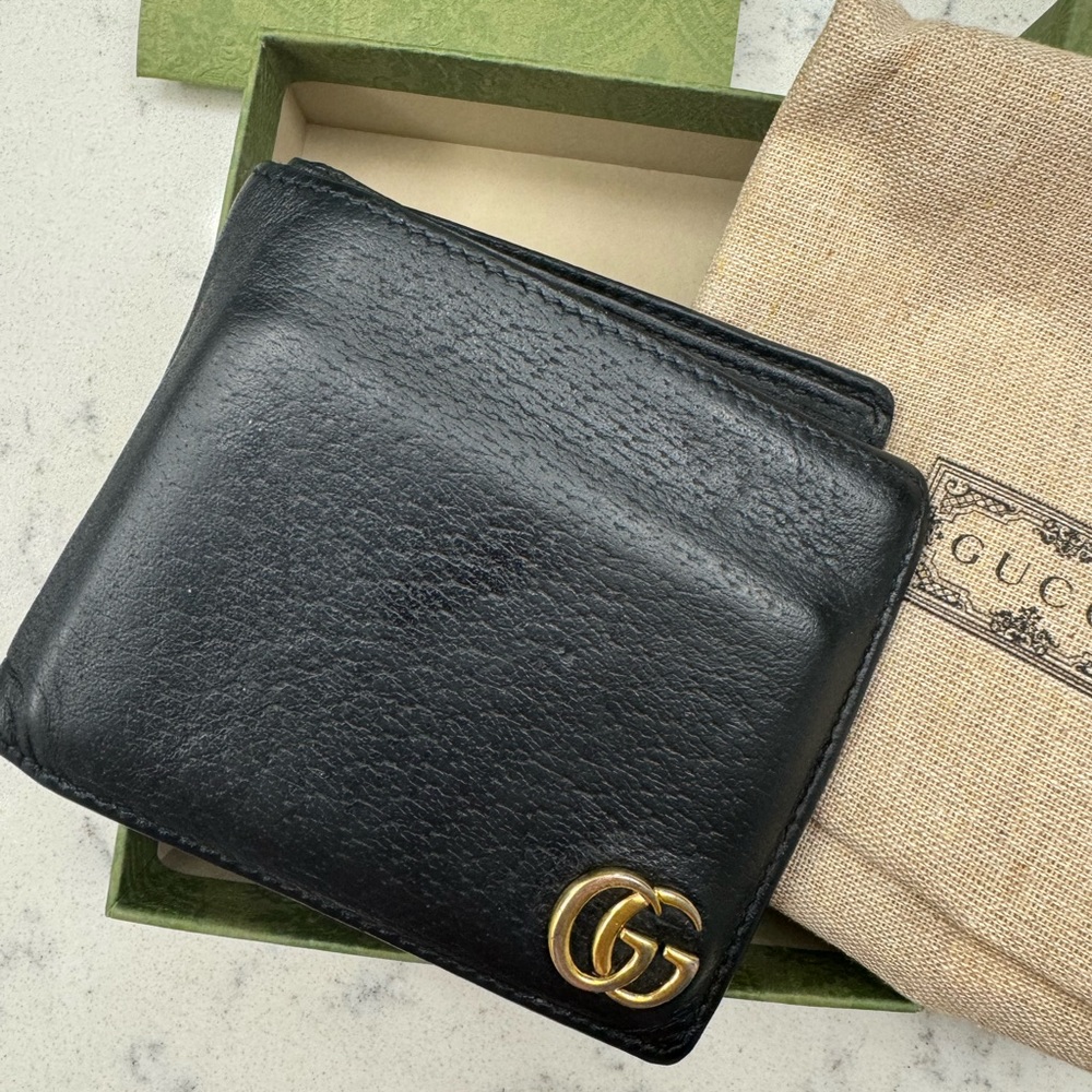 Men’s Gucci wallet